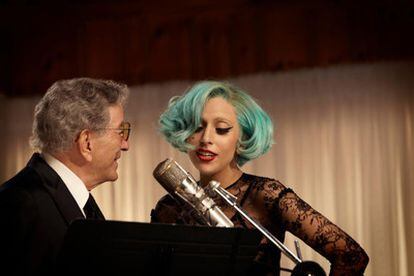 El cantante Tonny Bennett y Lady Gaga durante la grabación de un dueto.