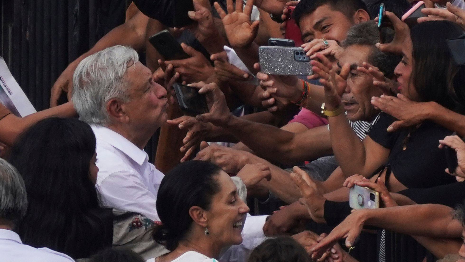 López Obrador saca músculo y marca el camino a los candidatos  presidenciales de Morena | EL PAÍS México