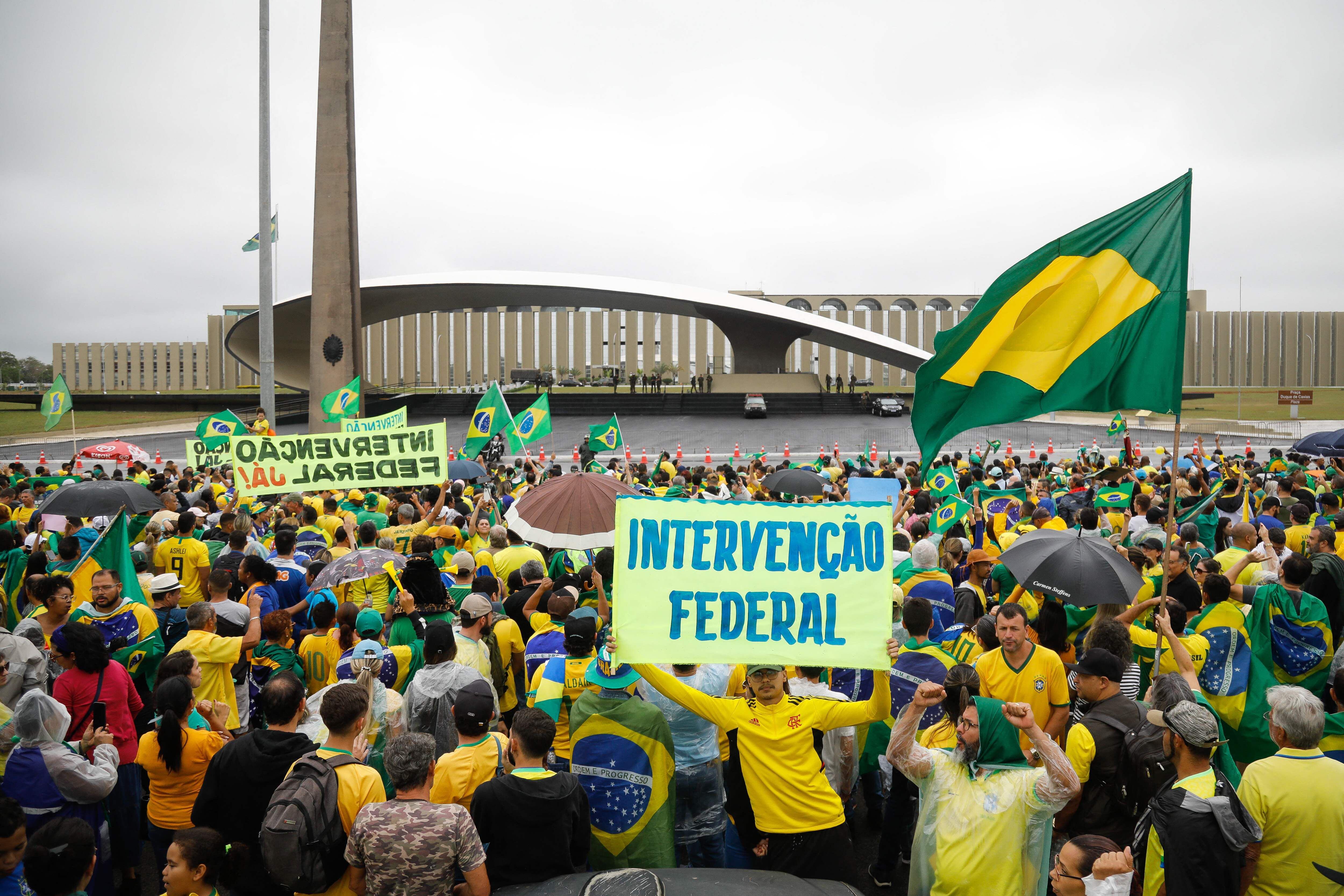 Partidarios de Bolsonaro durante su ocupación de la avenida frente al Cuartel, el 2 de noviembre de 2022.