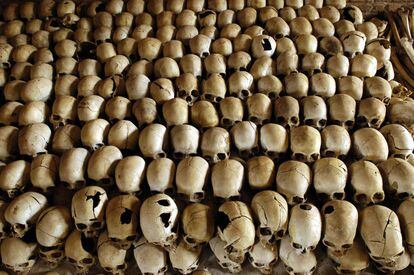 Cráneos de las víctimas de la masacre de Ruanda, en la iglesia del Genocidio de Ntarama, en Nyamata.