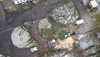 Vista aérea del lugar donde cayó un misil en el pueblo polaco de Przewodów, el jueves. 