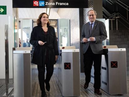 La alcaldesa de Barcelona, Ada Colau, y Quim Torra inauguran la estación Zona Franca de la L10 Sud del Metro de Barcelona, este sábado.
