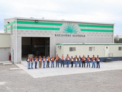 Trabajadores de la empresa Bacanora Lithium.