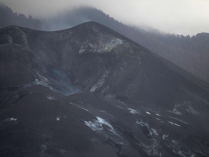 Vista general del volcán de Cumbre Vieja fotografiado desde Tajuya, en La Palma.
