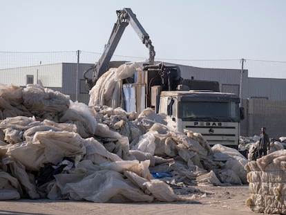 Planta de reciclado de plásticos en El Ejido (Almería).