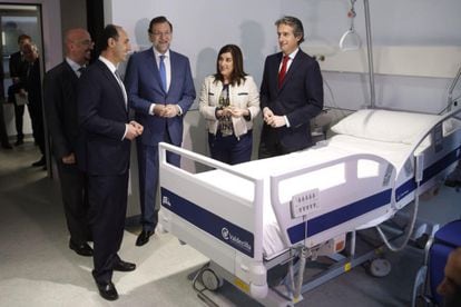 Rajoy visita el Hospita Universitario Marqués de Valdecilla, aún por terminar.