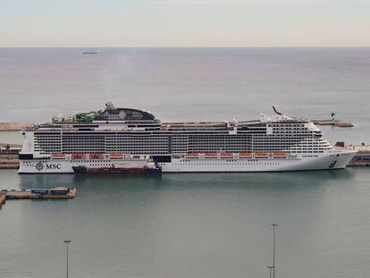 El crucero MSC Grandiosa atracado en el Puerto de Barcelona