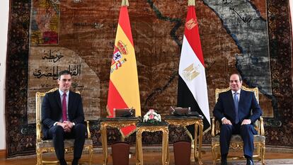 El presidente del Gobierno, Pedro Sánchez, y el presidente de Egipto, Abdelfatá al Sisi, este miércoles.