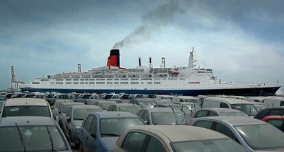 El buque Queen Elisabeth 2, atracado en Valencia, en una imagen de archivo. 