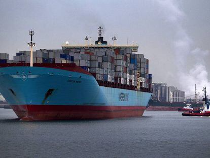 El &#039;Carsten Maersk&#039;, en el puerto de Rotterdam.