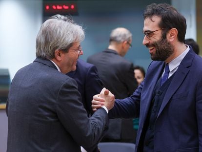 El comisario de Economía, Paolo Gentiloni (izquierda), junto al ministro español de Economía Carlos Cuerpo.