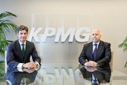 Hilario Albarracín (izquierda) nuevo consejero delegado de KPMG, junto a Borja Guinea, responsable de auditoría de la firma