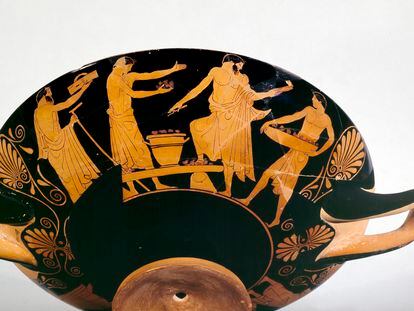 Un banquete pintado en una copa ateniense.