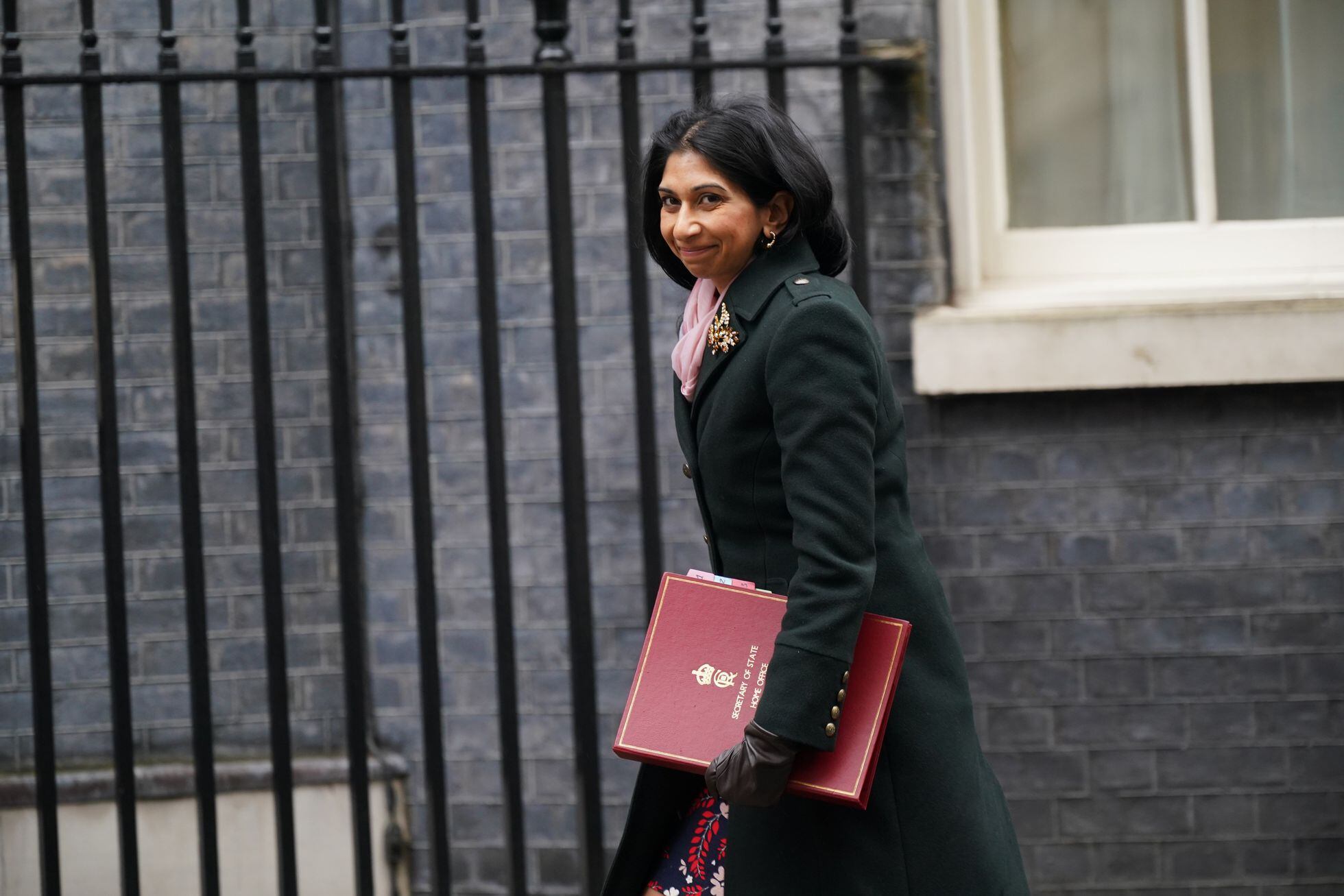 La ministra británica del Interior, Suella Braverman, este martes a la puerta de Downing Street.