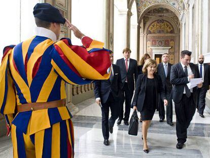 La vicepresidenta del Gobierno, Soraya S&aacute;enz de Santamar&iacute;a, en la sede del Vaticano.