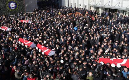 Funeral per als policies morts a Istanbul.