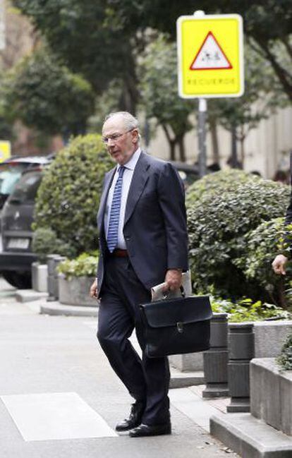 Rodrigo Rato regresa a su domicilio madrileño en el barrio de Salamanca.(DVD 721)