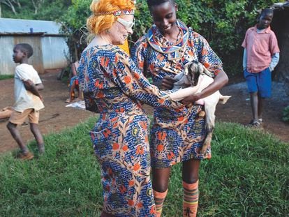 Vivienne Westwood en Kenia, adonde se trasladó para realizar la campaña.