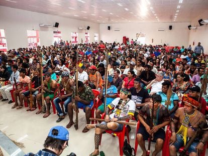 Cientos de ribereños van a la audiencia pública a exigir sus derechos, violados por la central hidroeléctrica de Belo Monte.