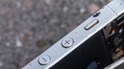 Un dispositivo iPhone 5 roto.
