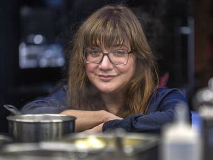 La cineasta estrena en HBO su primera serie, rodada en restaurantes de todo el mundo