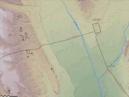 A la izquierda, ubicación de los 18 campamentos romanos de Trobajo del Camino (León). A la derecha, lugar que ocupaba la Legio VI 'Victrix'.