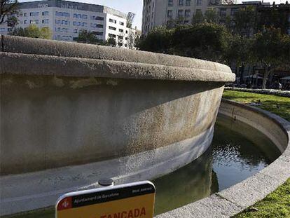 Las fuentes de plaza de Catalunya están cerradas.