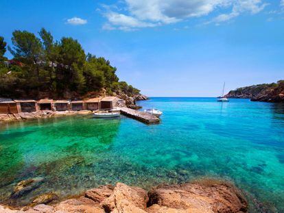 Casetas de pescadores en cala Mastella, al norte de Ibiza.