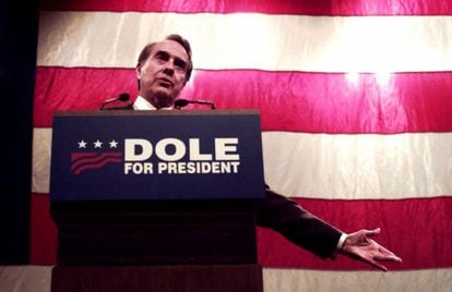 Bob Dole, en un acto de la campaña presidencial de 1996, en South Dakota.