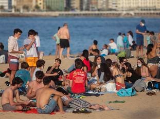 Las playas de San Sebastián se llenaron de personas durante la pasada Semana Santa.