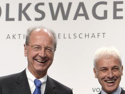 El presidente de Volkswagen, Hans Dieter P&ouml;tsch (izquierda) y el consejero delegado, Mathias M&uuml;ller (derecha).