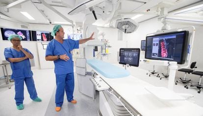 Médicos del hospital de Bellvitge explican el funcionamiento de su nueva área quirúrgica