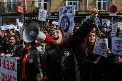 Los letrados de la administración de Justicia protestan frente al Ministerio de Justicia.