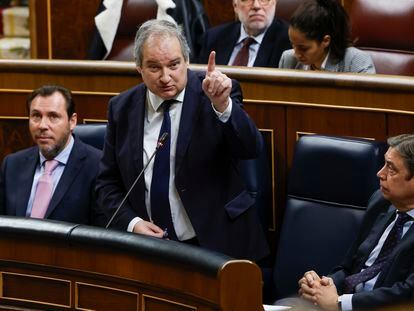 El ministro de Industria y Turismo, Jordi Hereu, interviene en la sesión de control al Ejecutivo este miércoles en el Congreso.