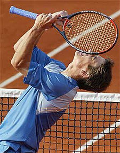 Tommy Robredo festeja su triunfo sobre Kuerten.