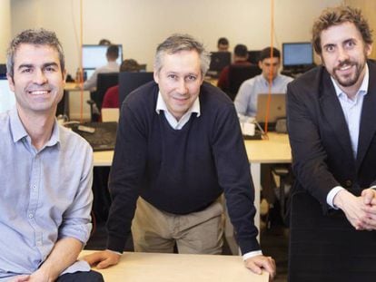 De izquierda a derecha, Íñigo Herzog, Borja Fernández–Acero y Guillermo Campoamor, CTO, Arquitecto de TI y CEO de Meep.