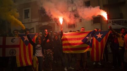 Un grupo de manifestantes independentistas, durante una protesta en Barcelona.