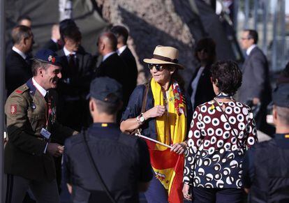 La Infanta Elena, a su llegada a la Plaza de Lima de Madrid, para asistir al desfile del Día de la Fiesta Nacional.
