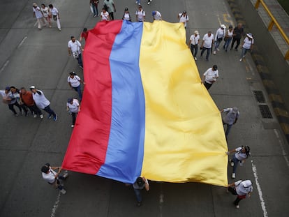 Una bandera colombiana durante una manifestación en Cali, en febrero de este año.