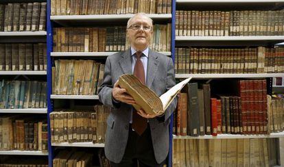 Fancisco Oltra en la biblioteca hist&oacute;rica de la Real Sociedad Econ&oacute;mica de Amigos del Pa&iacute;s.