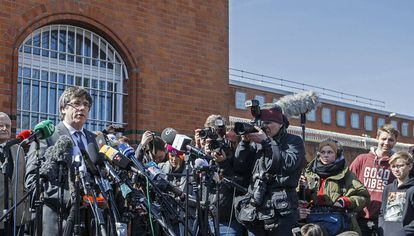 Carles Puigdemont, tras abandonar la prisión de Neumünster, en Alemania, el pasado 7 de abril.