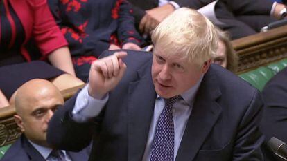 Boris Johnson, primer ministro británico, durante el debate parlamentario de este sábado en la Cámara de los Comunes.