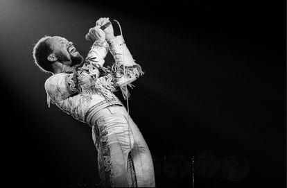 Maurice White in a performance of Earth, Wind & Fire from 1979. 