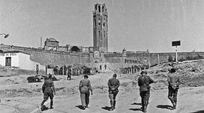 Militars franquistes i feixistes estrangers camí de la Seu, a Lleida.