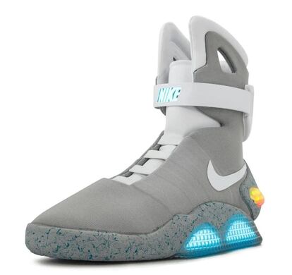 La Air Mag de Nike son unas de las deportivas más codiciadas y difíciles de encontrar del mundo. Ahora están disponibles en la página web de Farfetch [Farfetch.com]. Precio: 40.862 euros.