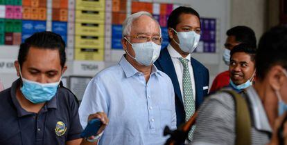 El ex primer ministro malasio Najib Razak, durante una conferencia de prensa tras quedar en libertad bajo fianza
