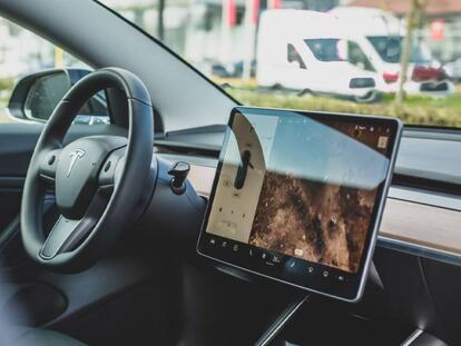 Interior de un vehículo Tesla.