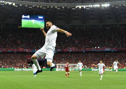 Karim Benzema tras marcar el primer gol del Real Madrid.