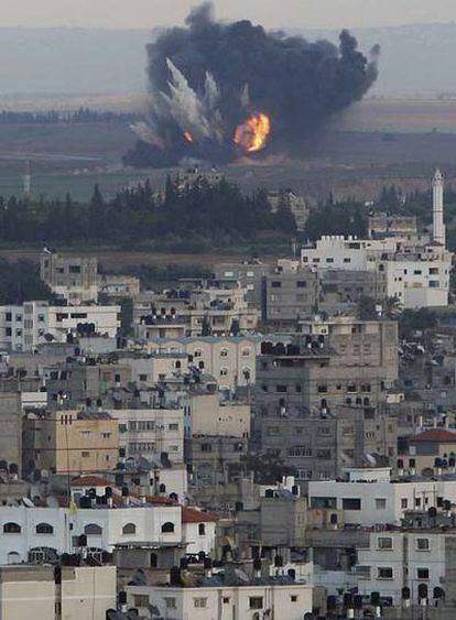 Imagen de uno de los bombardeos israelíes sobre el norte de la franja de Gaza.