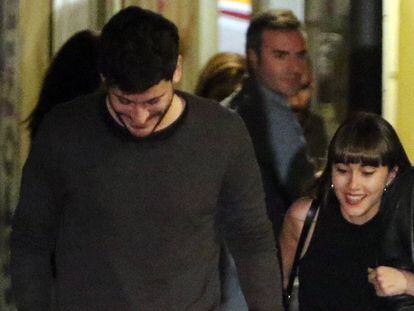 Cepeda y Aitana pasean por las calles de Madrid, la noche del jueves 17 de mayo de 2018.